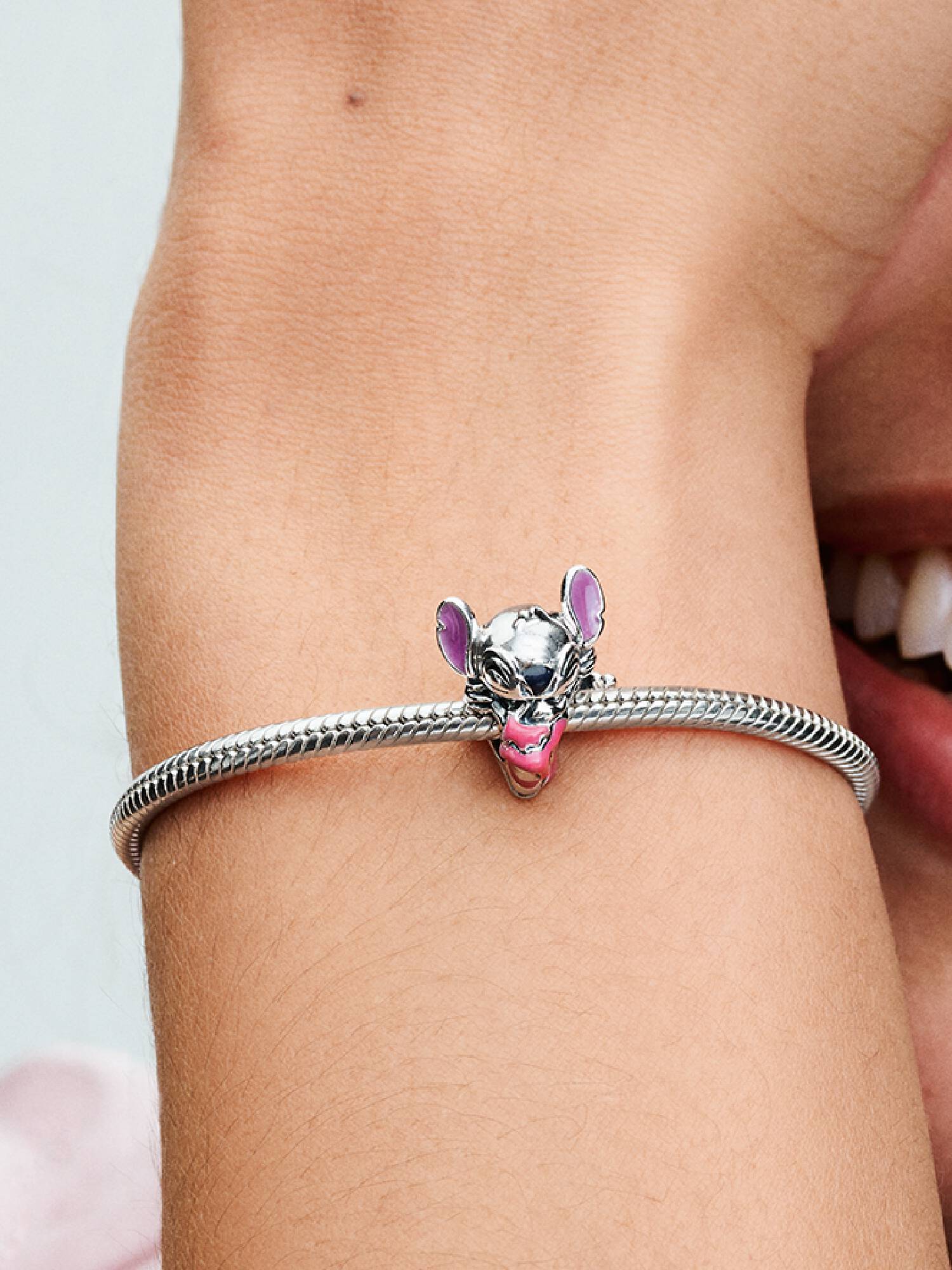 Conta Disney Bolo de Aniversário do Stitch
