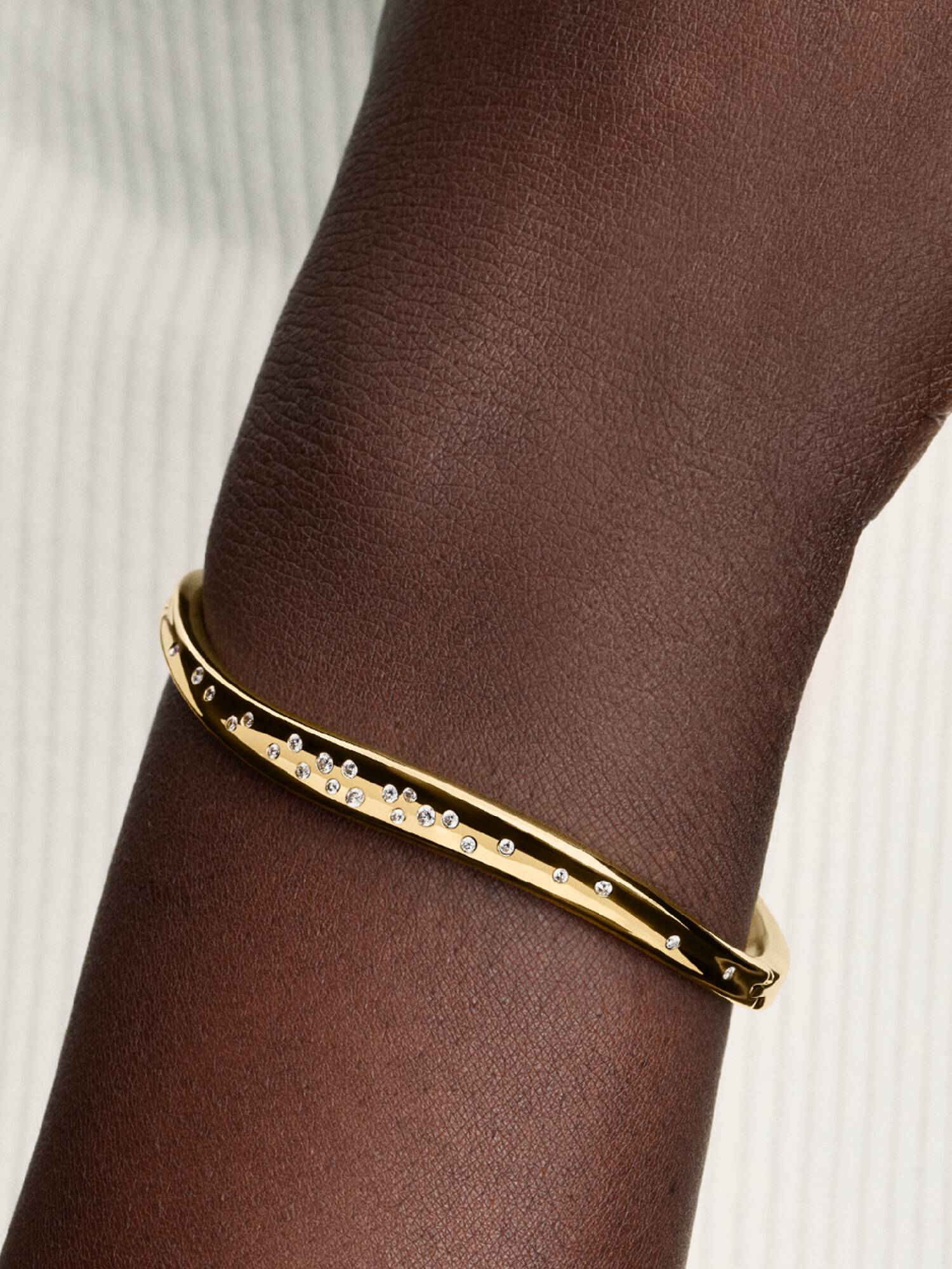 Bangle com Pedras Forma Orgânica