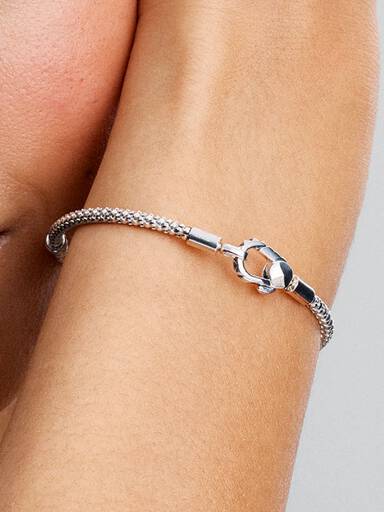 Pulseira de Corrente e Fecho com Tachas