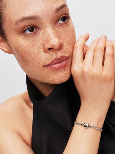 Pulseira de Malha Brilhante com Fecho Coração