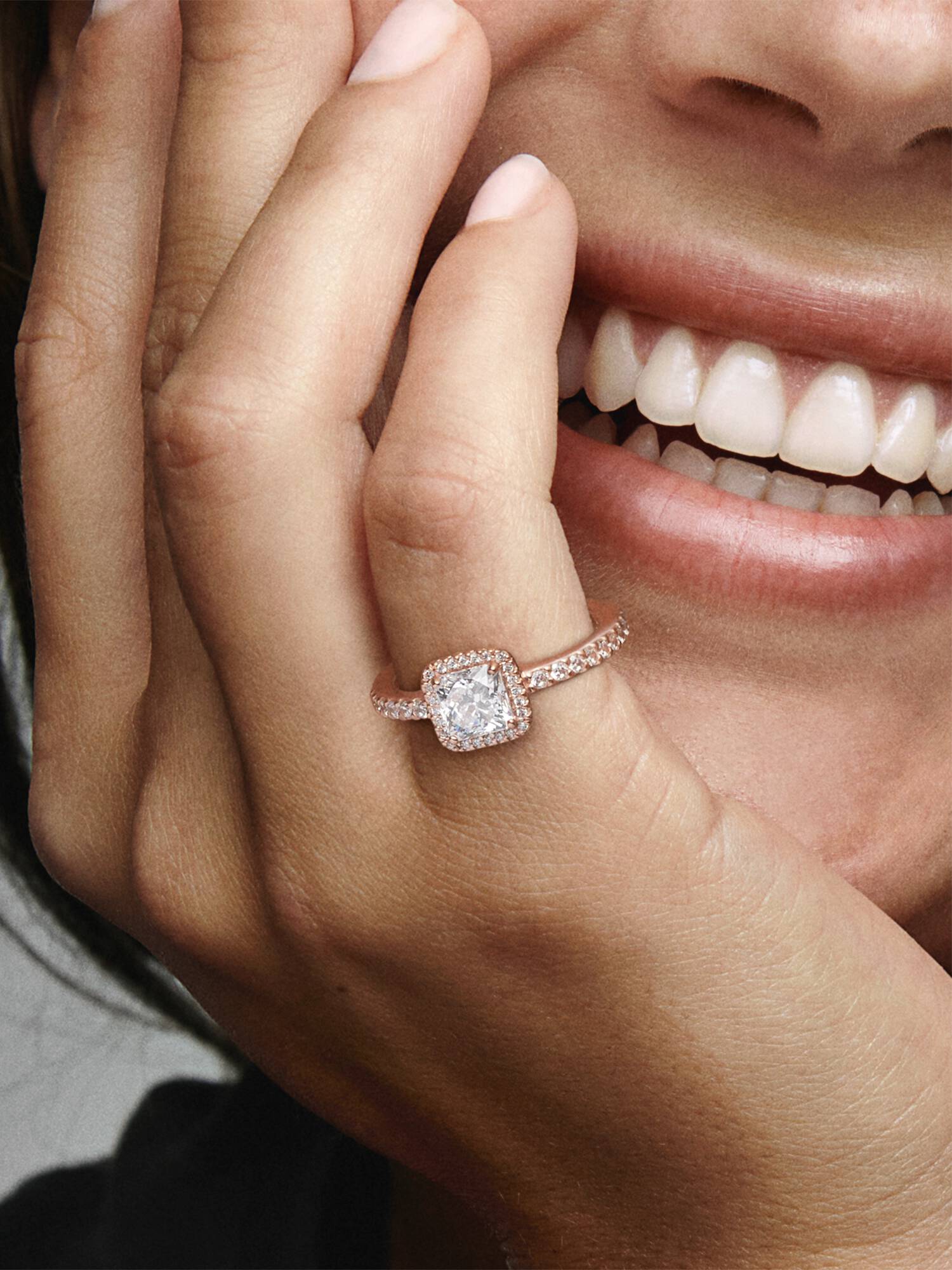Anel Square Sparkle Halo