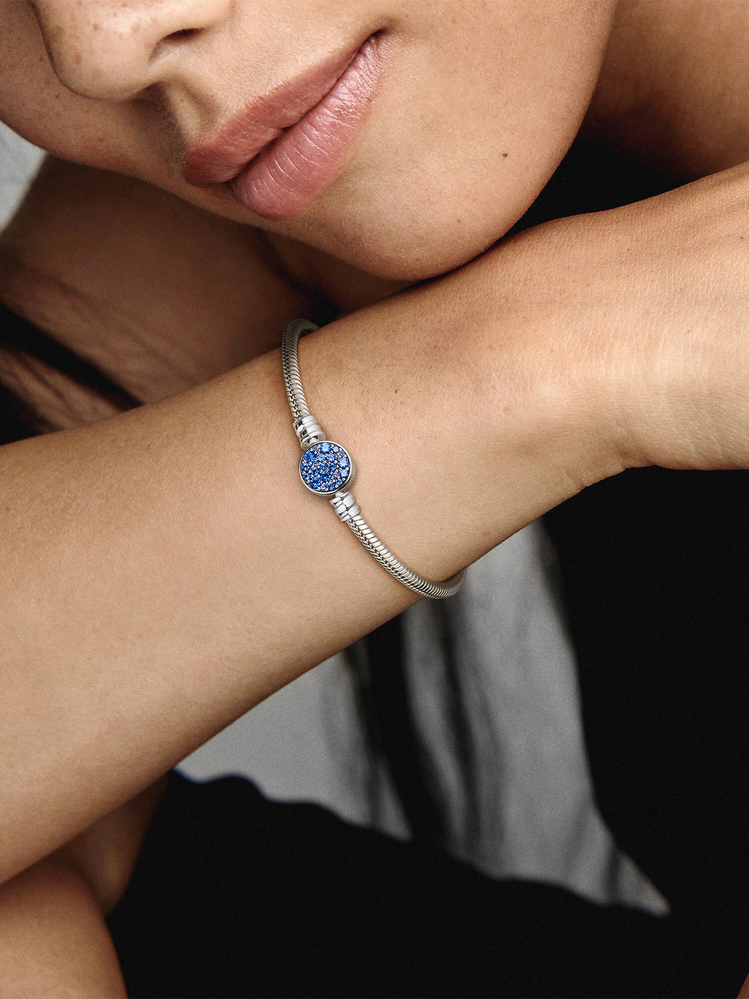 Pulseira Malha Snake Fecho Disco Azul Brilhante