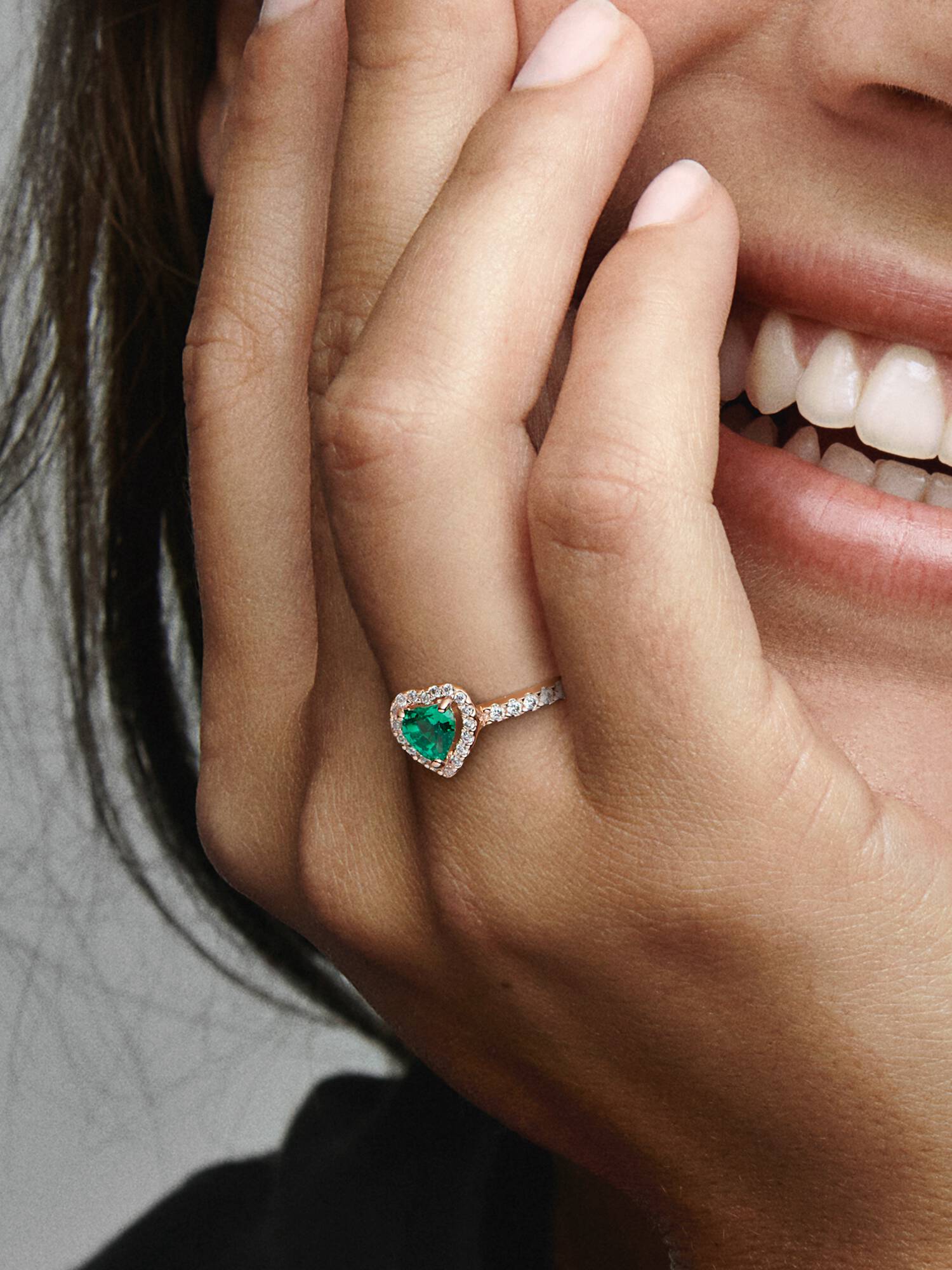 Anel Sparkling Elevated Heart