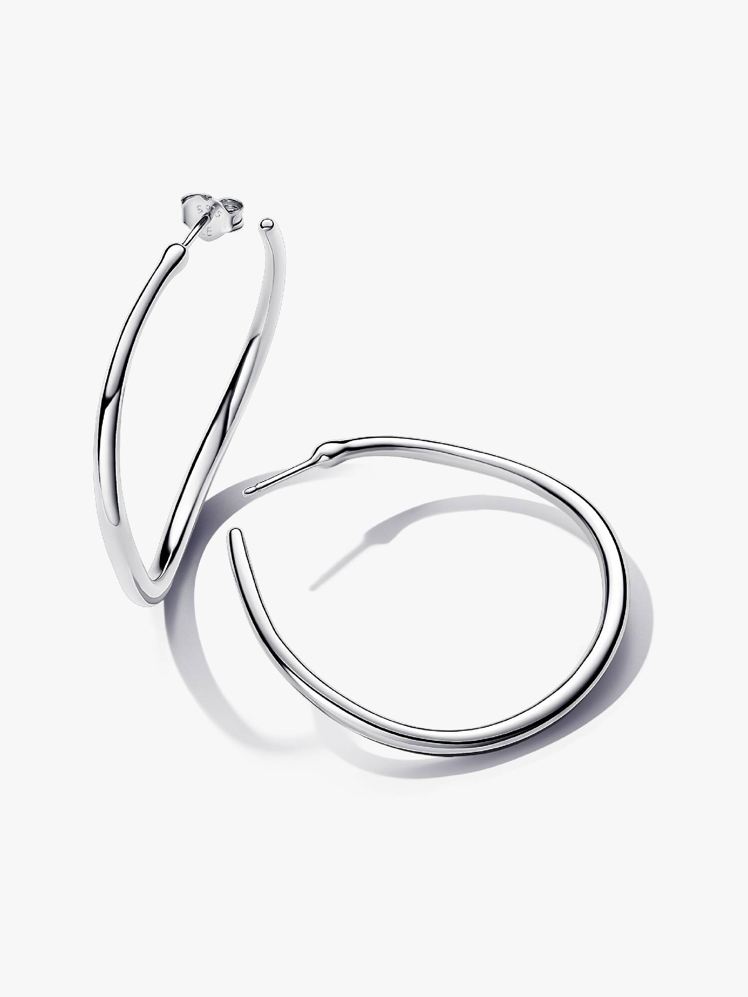 Argolas abertas de 42 mm com design orgânico