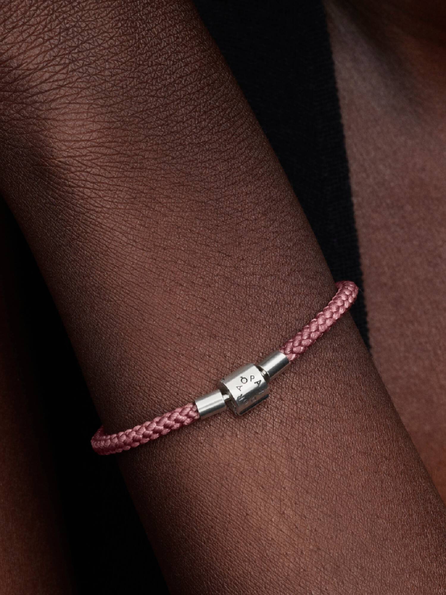 Pulseira Cordão Rosa Brilhante