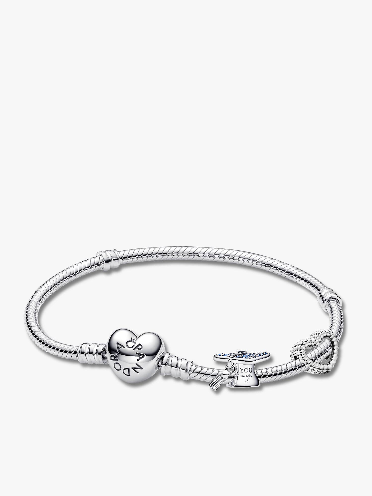 Conjunto de Presente Pulseira Coração Moments e Charms Graduação & Coração