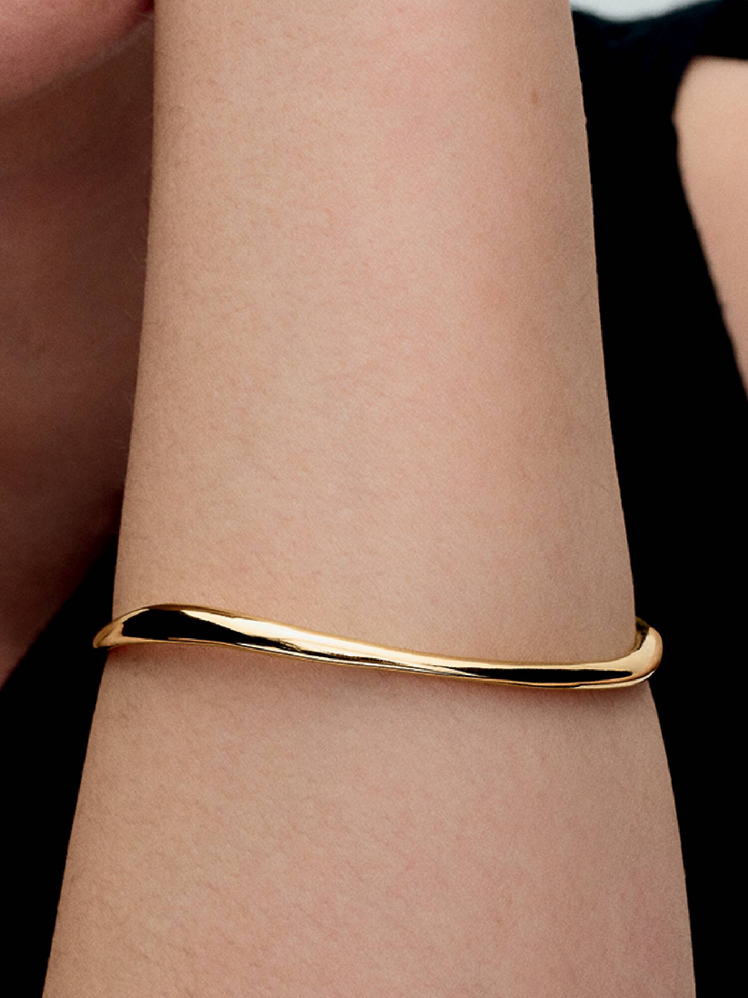 Pulseira com design orgânico