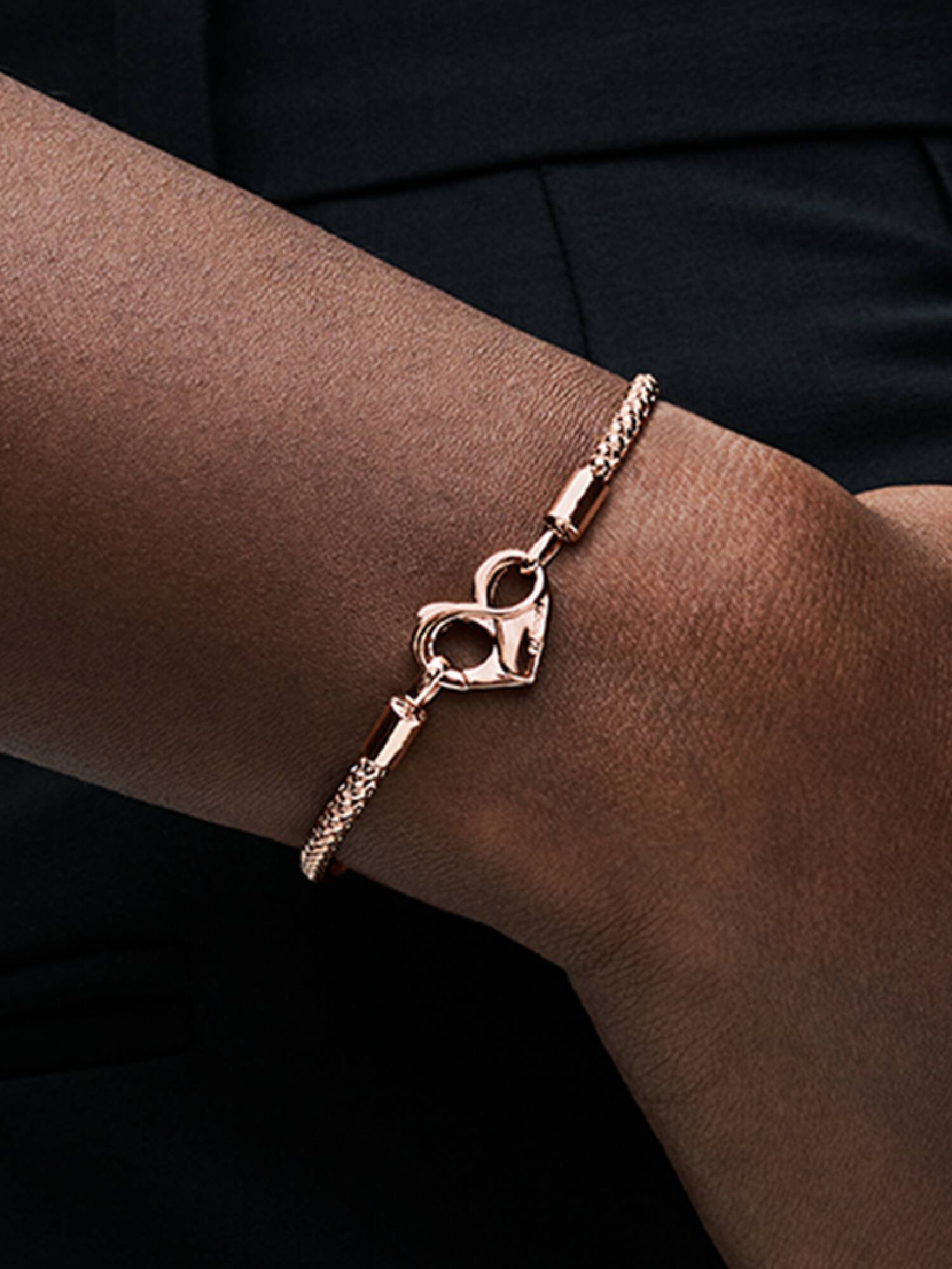 Pulseira de Corrente com Tachas