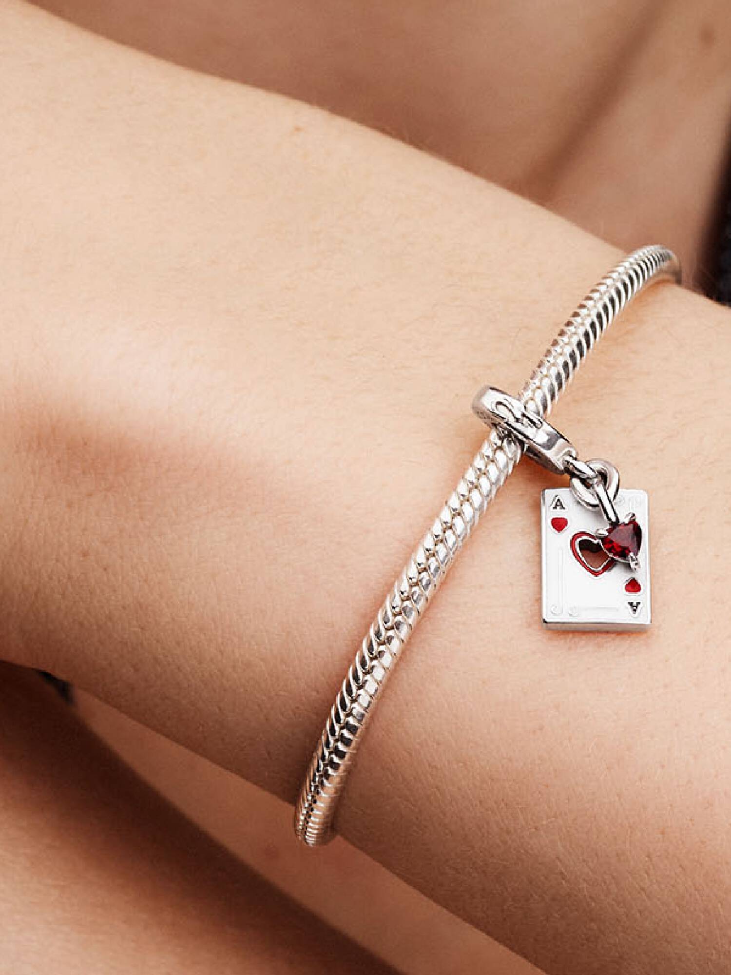 Conta Pendente Queen of Hearts Disney Villains