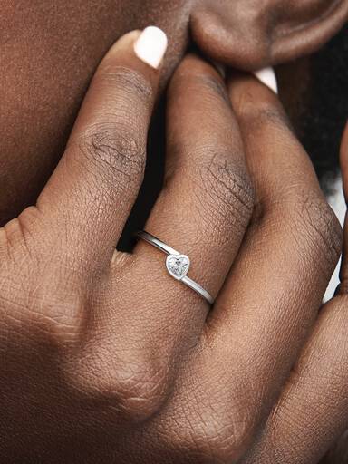 Anel Clear Tilted Heart Solitaire