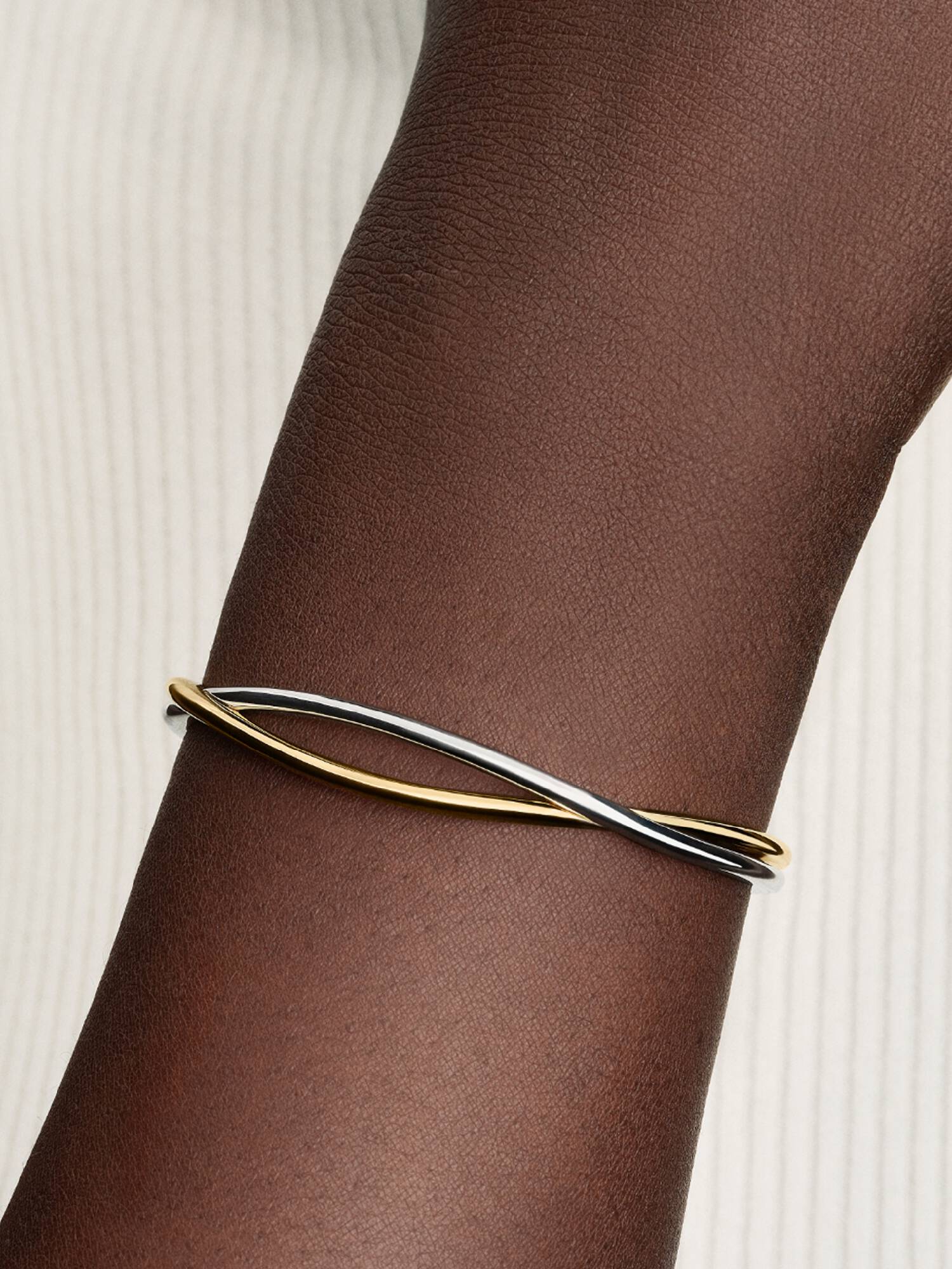 Bangle Aberta Entrelaçada Dois Tons